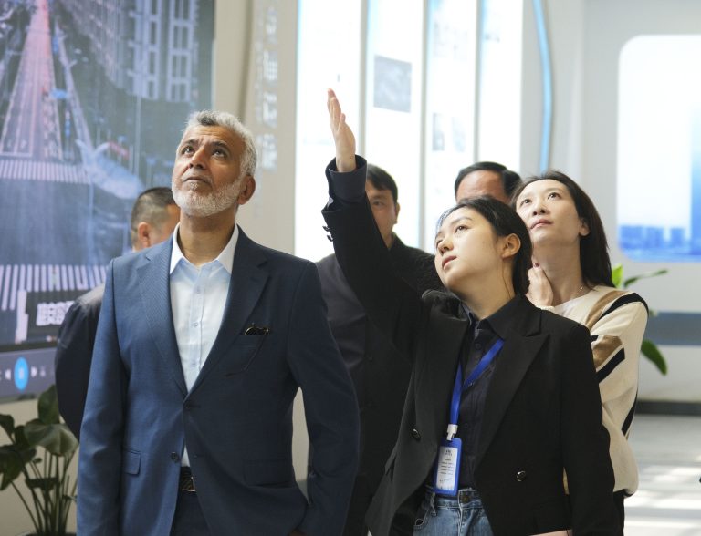 A"Belt and Road" delegation led by Prince Joseph of the Saudi Arabian royal family visited our group for an exchange.